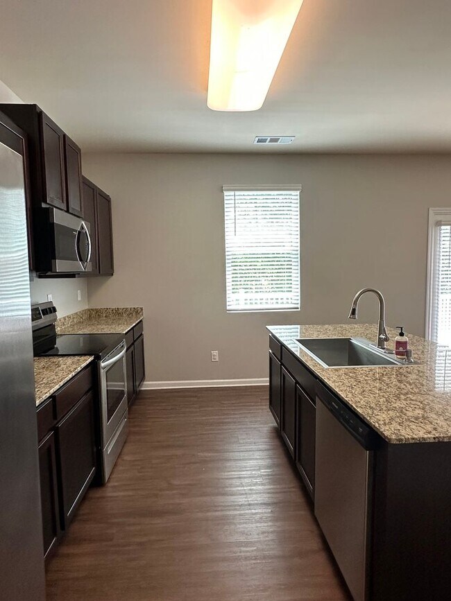 Foto del edificio - 4 Bedroom home in Gainesville!