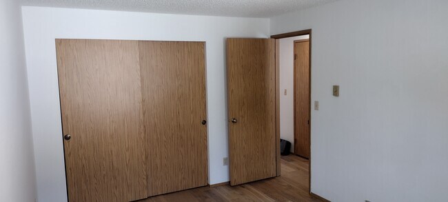 Foto del edificio - 423 Healy Ave S