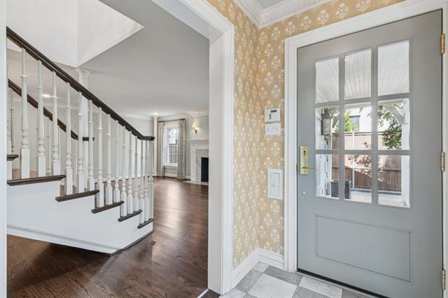 Building Photo - 4437 Larchmont St
