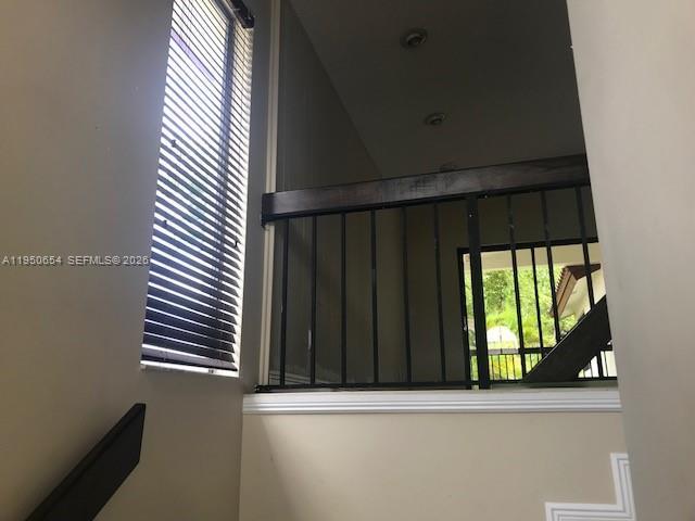 Foto del edificio - 337 Ives Dairy Rd