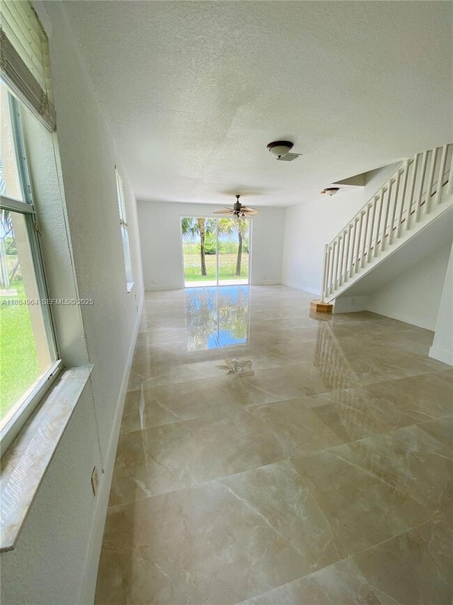 Building Photo - 2433 Pasadena Way