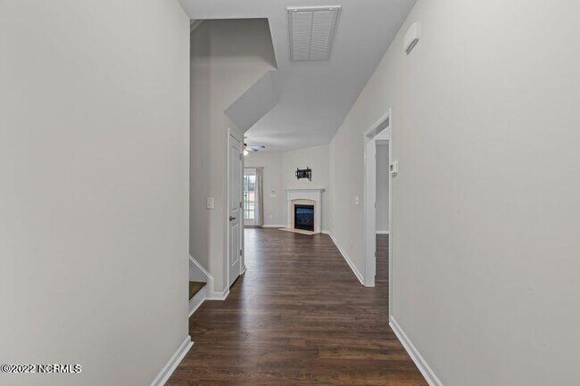 Building Photo - 361 Sequoia Dr