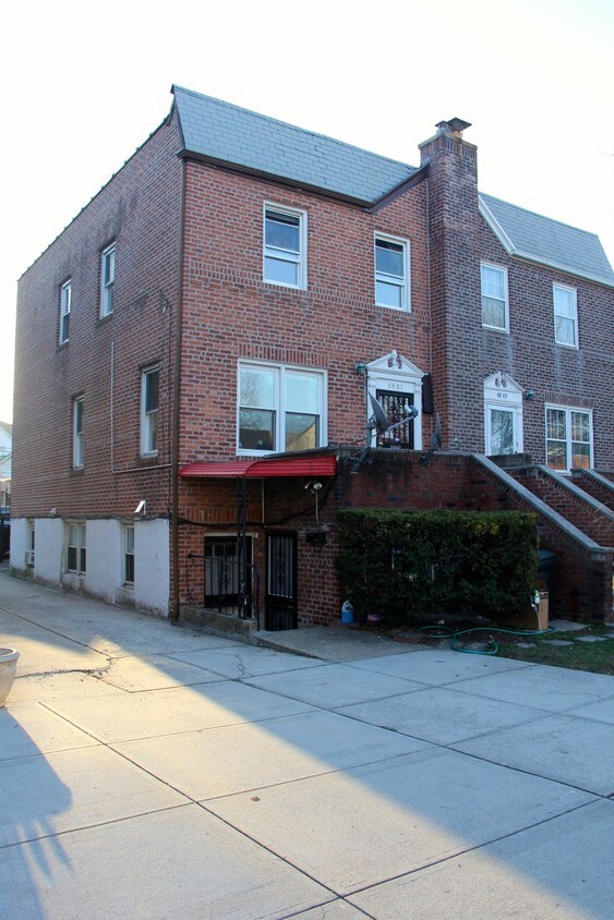 Primary Photo - 68-61 Selfridge St