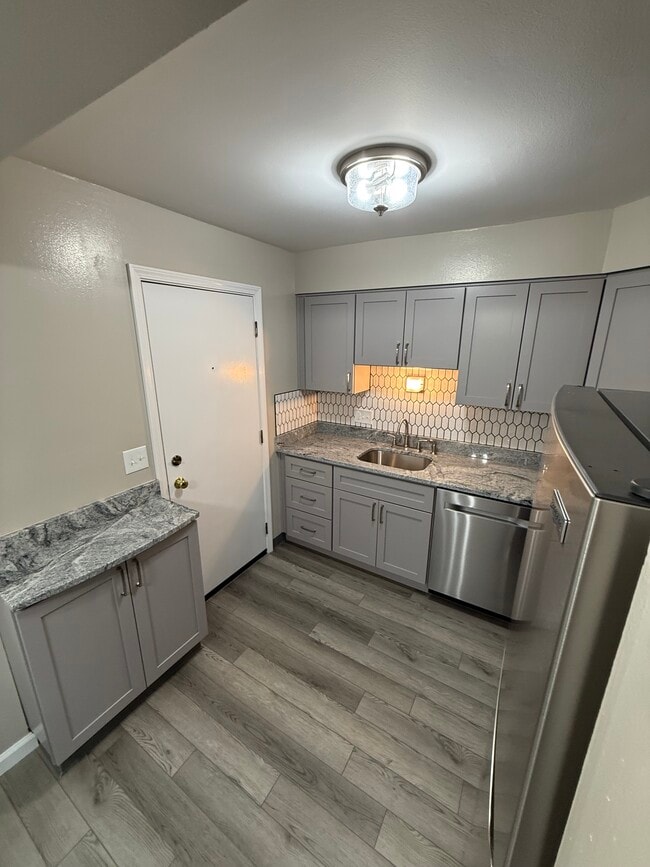 Foto del edificio - 2957 Columbus St