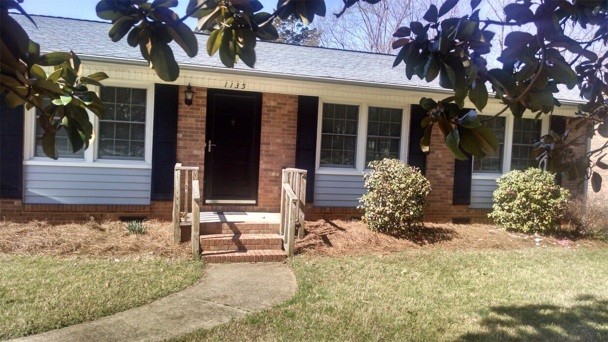 Primary Photo - 1135 Bridges Dr