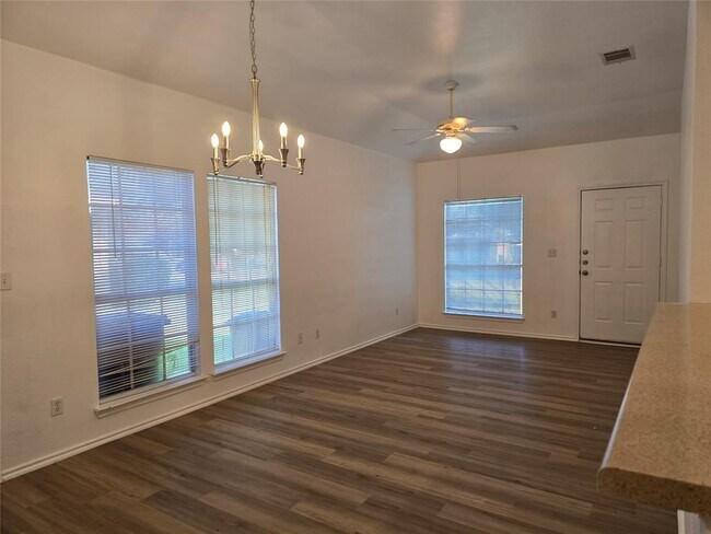 Foto del edificio - 8701 Weiser Dr