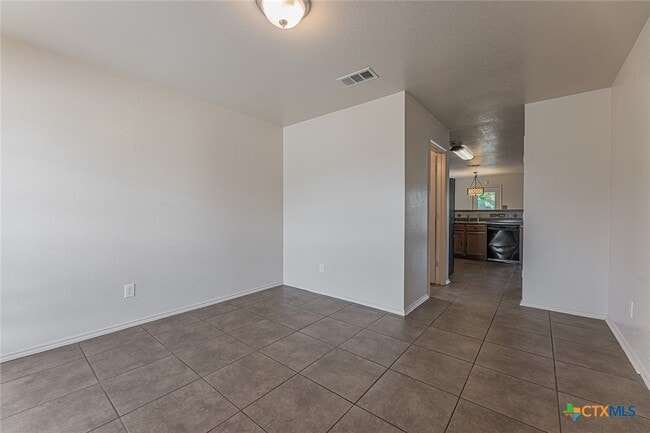 Building Photo - 2406 Waterfall Dr