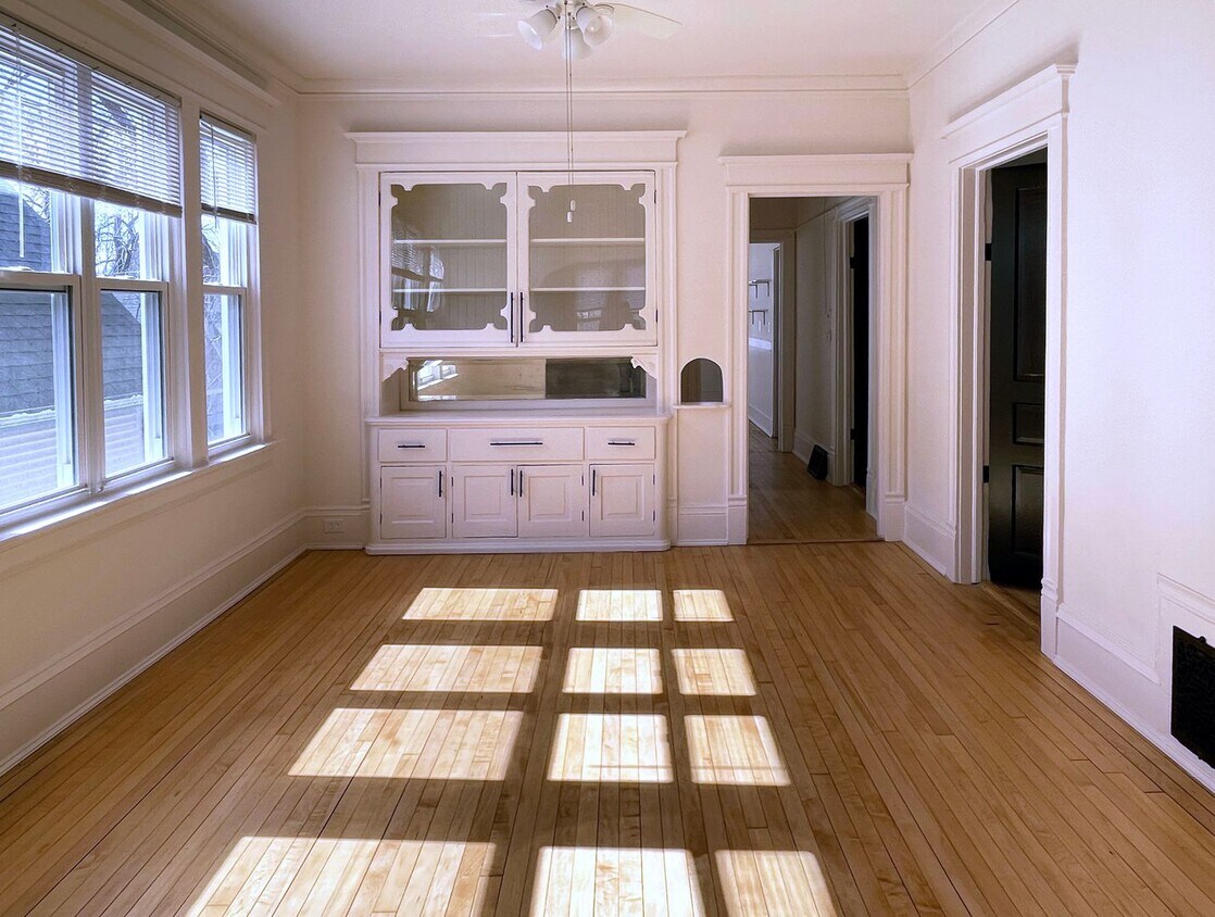 Foto principal - 2045 N Hubbard St
