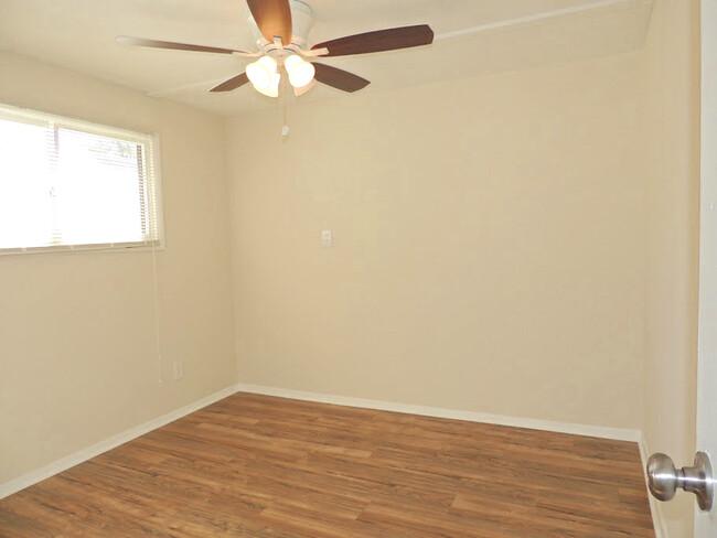 Building Photo - 3 Bed - 2 Full bath Ranch for Rent - Compl...