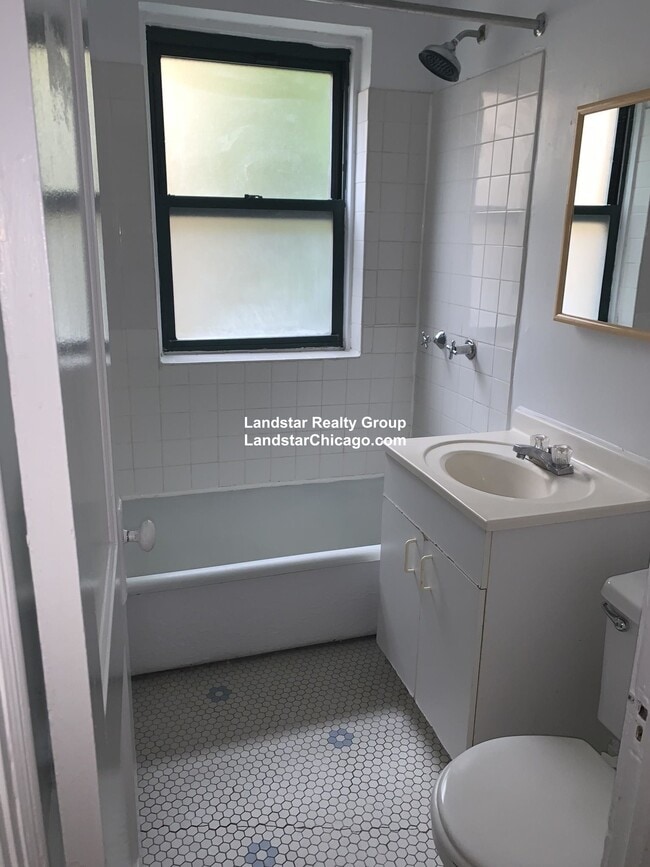 Building Photo - 3306 W Schubert Ave