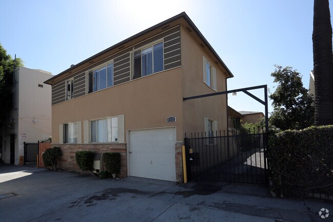 Foto del edificio - 4712 Elmwood Ave