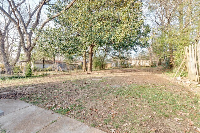 Foto del edificio - 730 W Cherry Ave