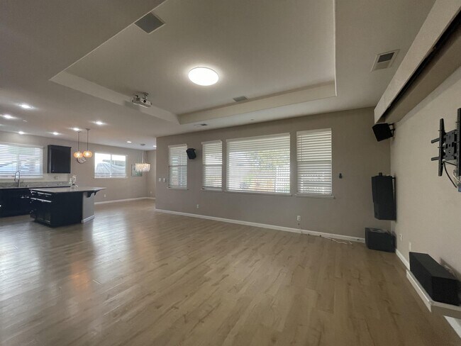 Building Photo - 3250 Tinker Creek Way