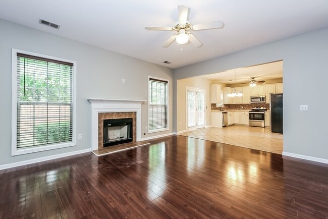 Foto del edificio - 815 Terrace Creek Dr