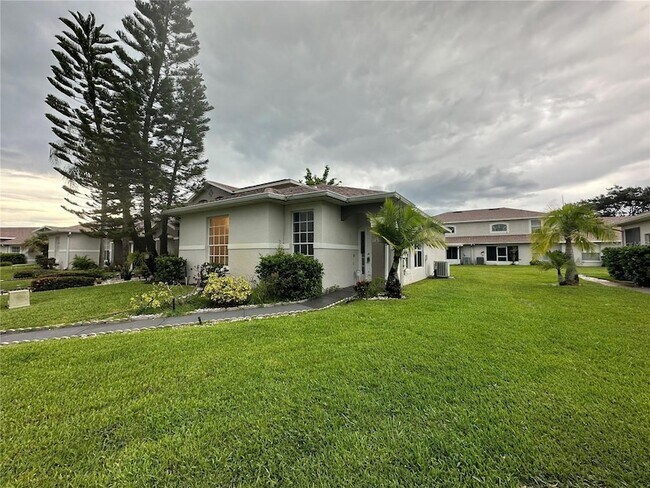 Foto del edificio - 14572 Laguna Beach Cir