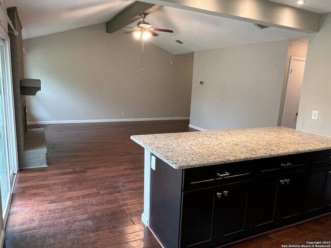 Foto del edificio - 1018 Ericson Dr