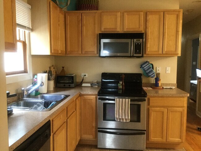 Foto del edificio - 1327 N Ashland Ave