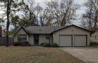 Building Photo - 1912 E 55th Pl