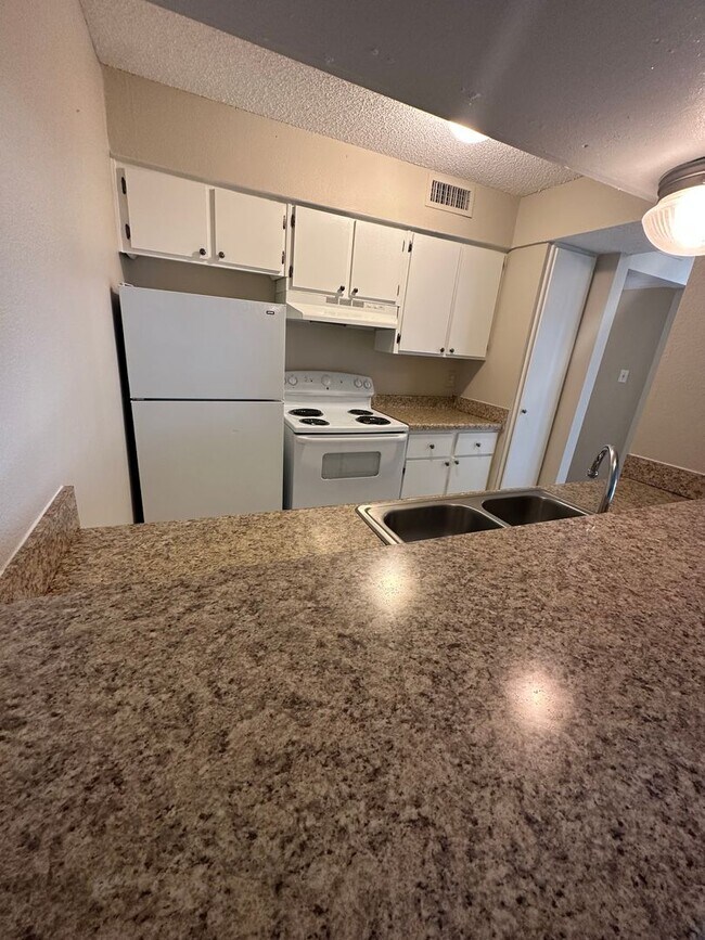 Foto del edificio - 1BD/1BA Condo located on the Germantown/Me...