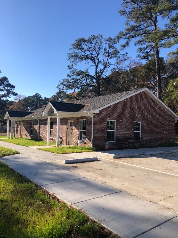 Primary Photo - 110 Carriage Rd