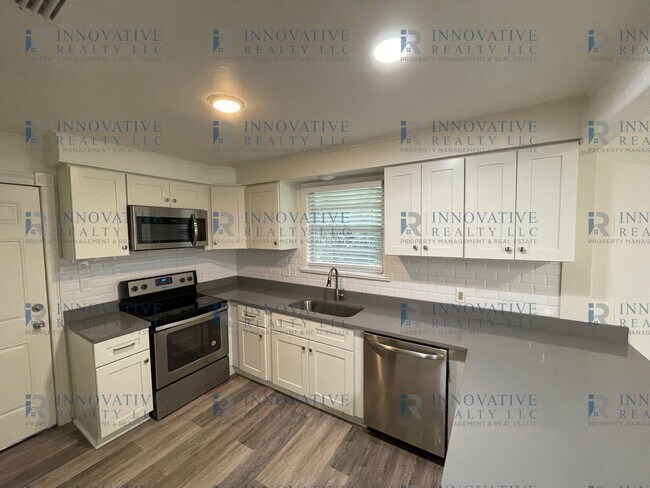 Foto del edificio - Renovated 3 Bedroom, 2 Bath Home in Winter...