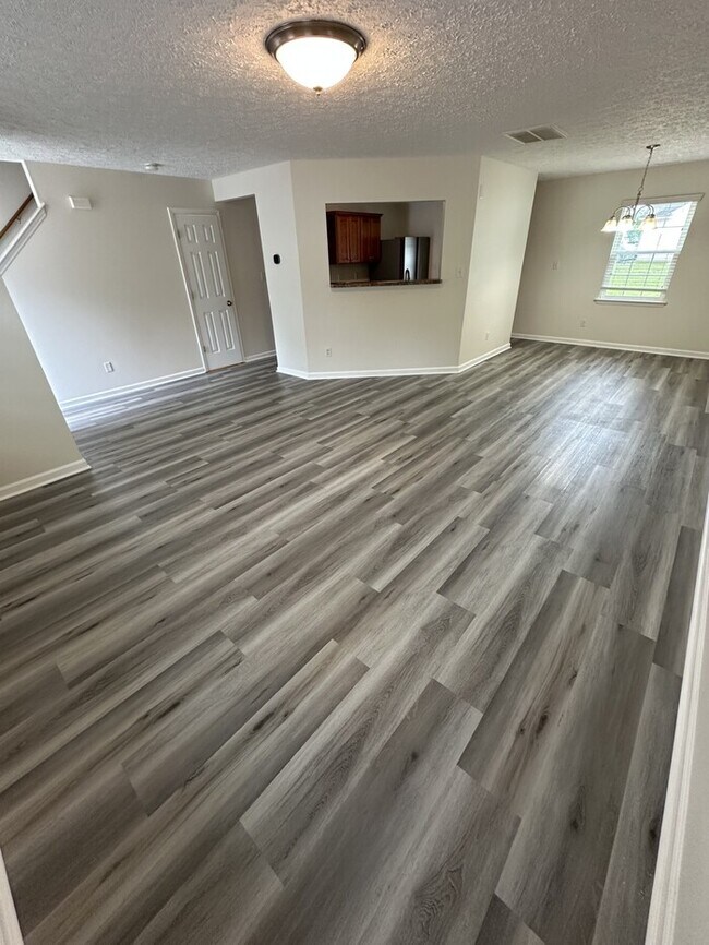 Foto del edificio - 3120 Slippery Elm Dr