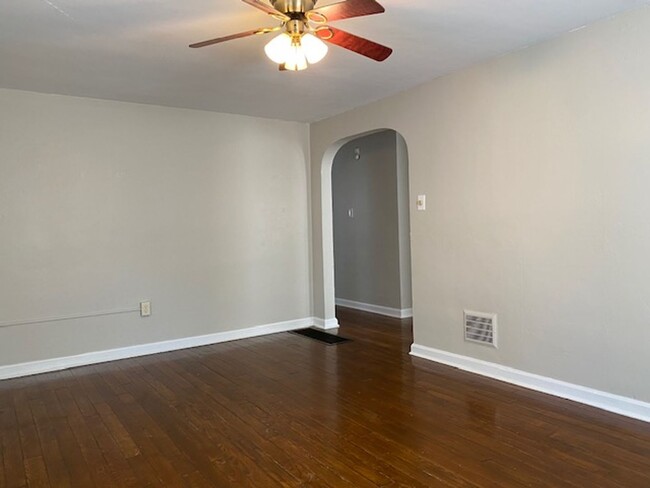 Building Photo - 607-607-607-602 Lucas Dr