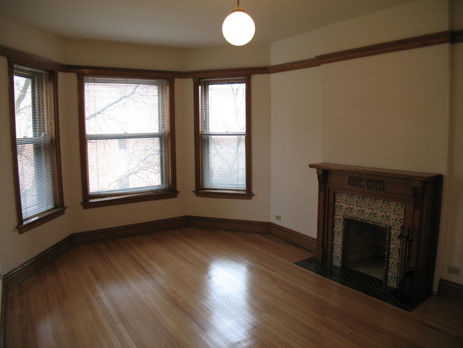 Building Photo - 3822 N Sheffield Ave