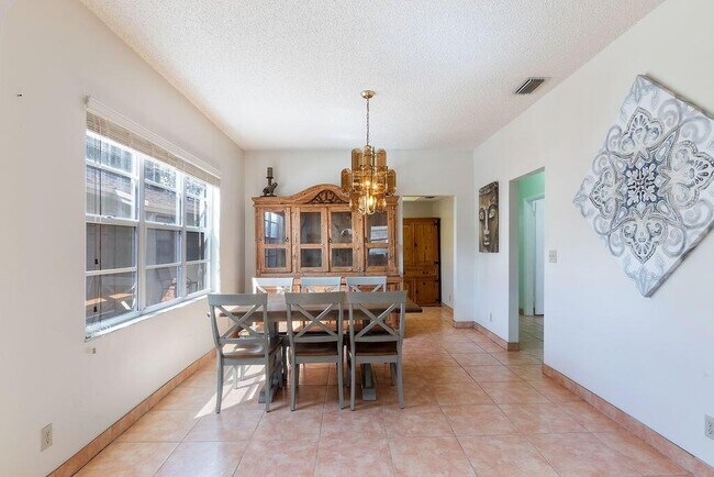 Foto del edificio - 509 Plymouth Rd