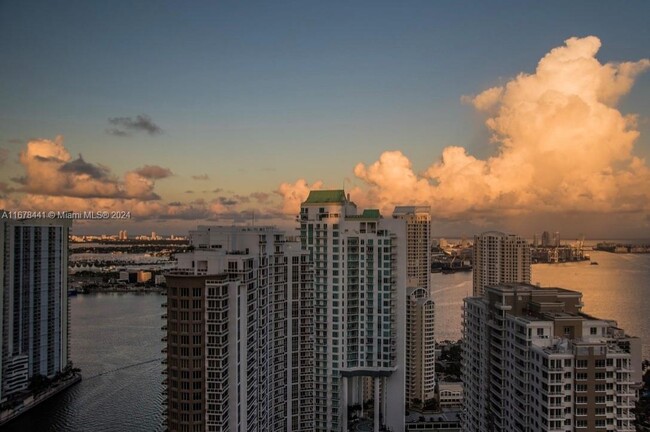 Foto del edificio - 495 Brickell Ave