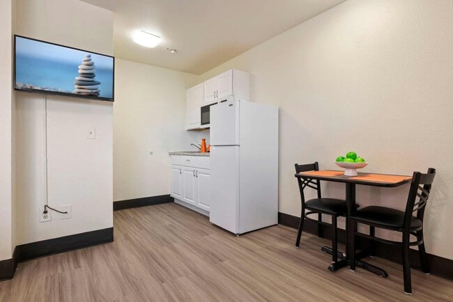 Kitchen & Dining Area - Siegel Select Houston