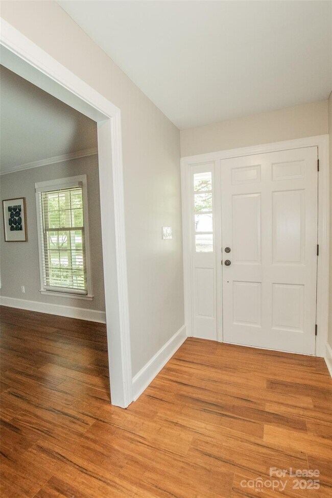 Foto del edificio - 5110 Chaplin Ln