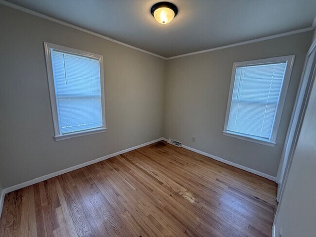 Foto del edificio - West Allis 3 bedroom 1 bath with 2 car garage