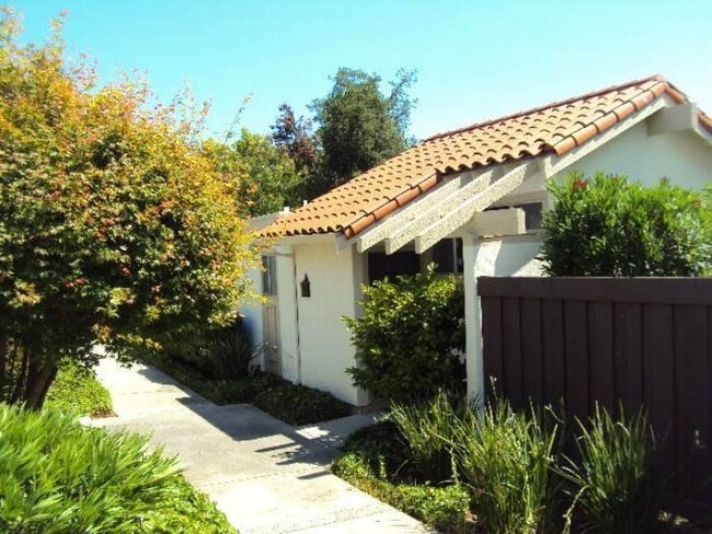 Building Photo - 8071 Park Villa Cir