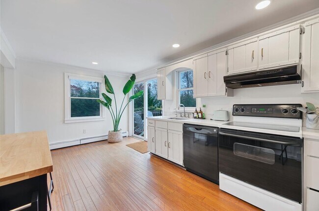 Foto del edificio - 480 N Bayview Rd