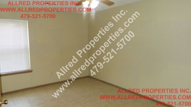Building Photo - 1422- 1424 N. Dawn Dr.