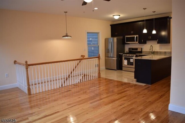 Building Photo - 271 Terrace Ave