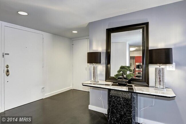 Foto del edificio - Application Fees Waived! Contemporary 2 Be...