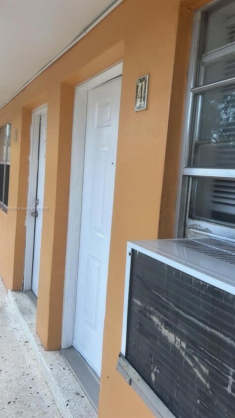 Primary Photo - 932 NW 5th St