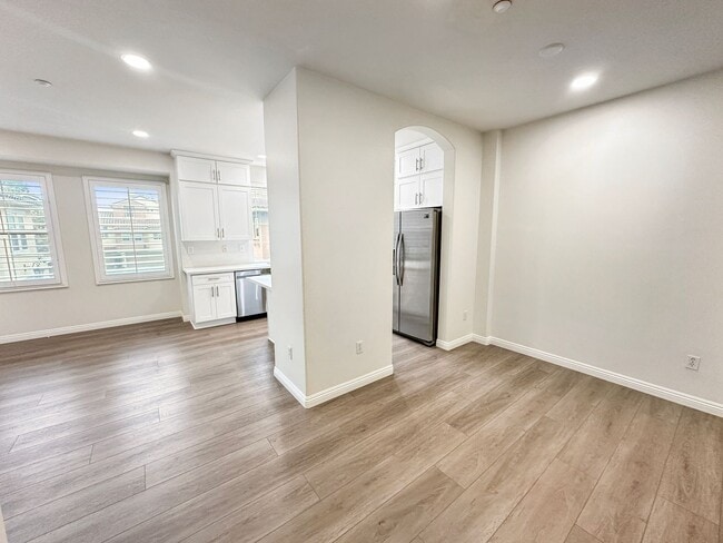 Foto del edificio - Beautifully Renovated 2BR / 2.5BTH in Irvine | 2-Car Garage + Pool & Spa