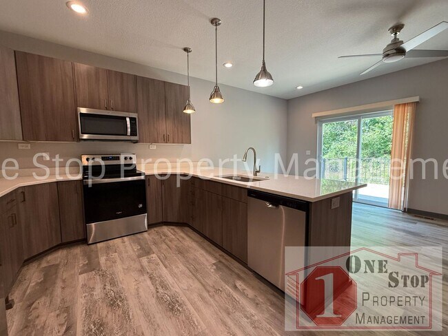 Foto del edificio - 3 Bedroom, 2.5 Bath Modern Townhome in Nor...