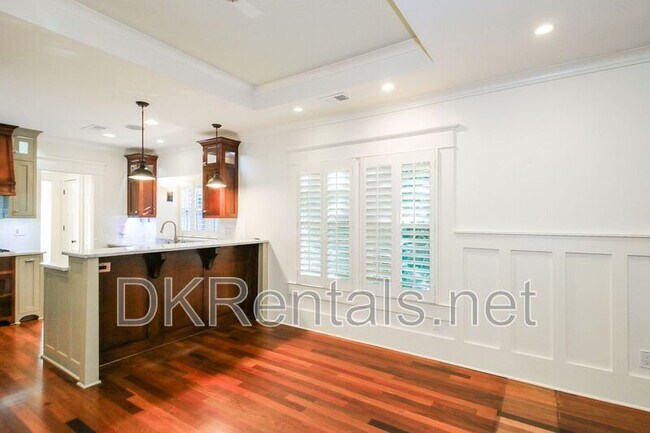 Foto del edificio - 839 Lake Ave NE