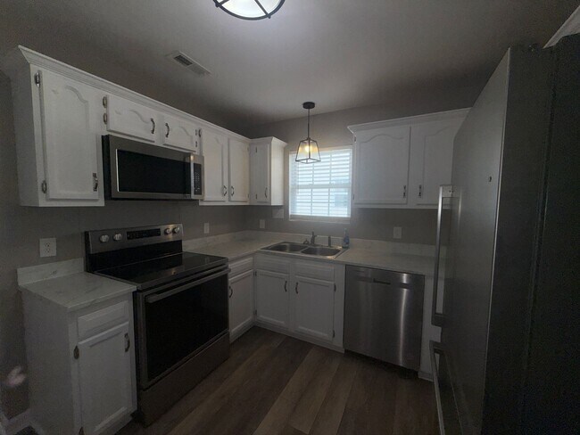 Foto del edificio - Freshly Renovated Rock Hill Condo – 2BR/2BA