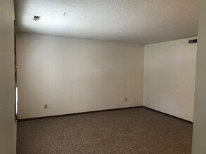 Building Photo - 3232 Cardinal Dr