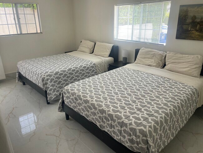 Foto del edificio - 12619 Emelita St