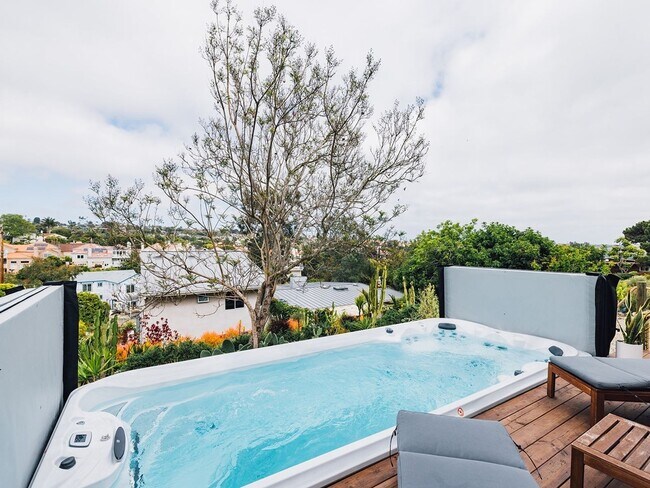 Foto del edificio - 4205 Hillside Dr