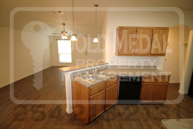 Building Photo - 907 Lasso Dr.