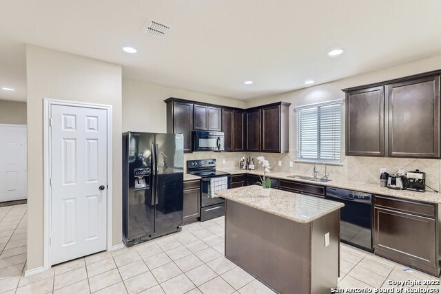 Foto del edificio - 322 Walnut Crest