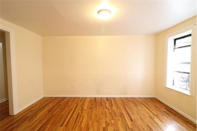 Building Photo - 90 Ellwood St