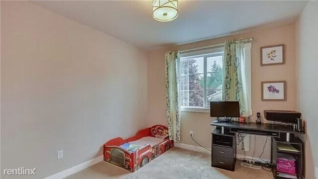 Building Photo - 4 br, 2.5 bath House - 1419 242nd Pl NE
